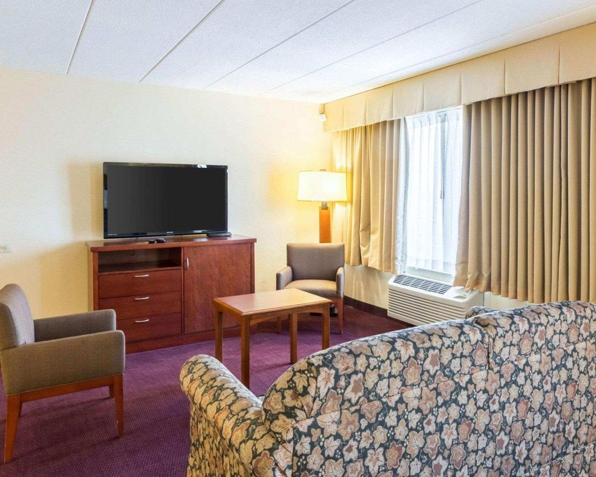 Clarion Hotel Somerset - New Brunswick מראה חיצוני תמונה