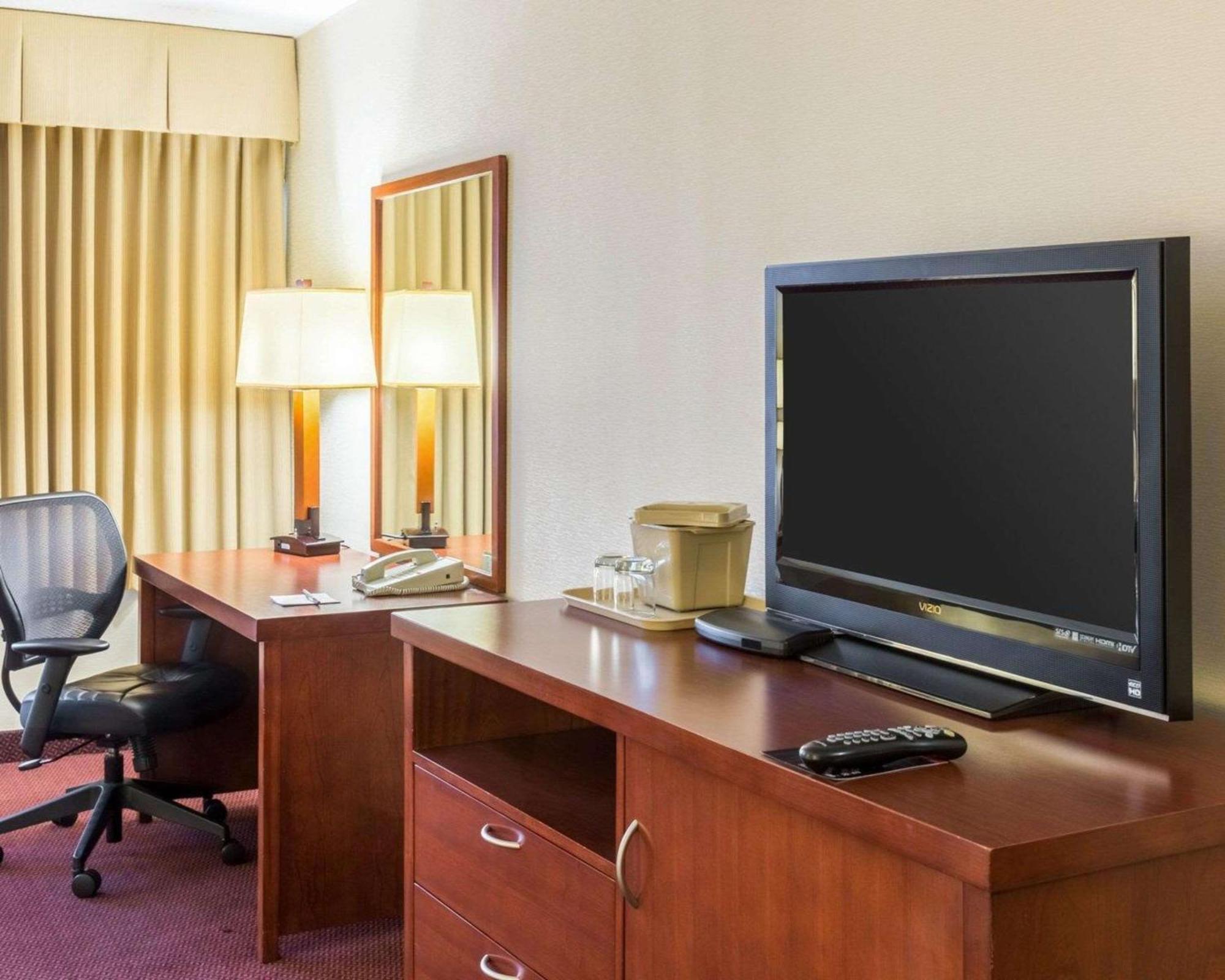 Clarion Hotel Somerset - New Brunswick מראה חיצוני תמונה